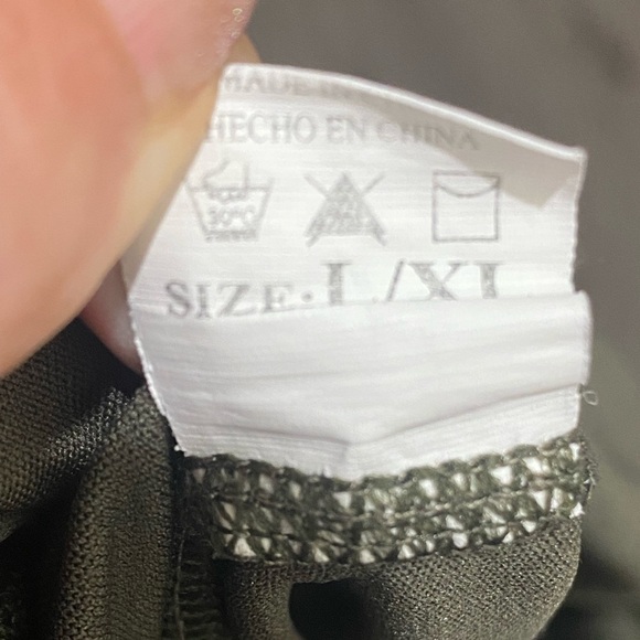 Camo Leggings with Mesh Panel and Thigh Pockets, Large or Extra Large - Picture 5 of 5